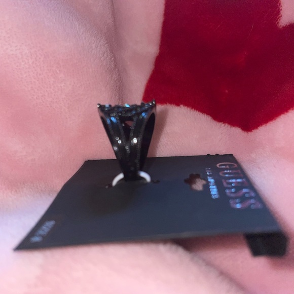 Guess black ring - Picture 2 of 8
